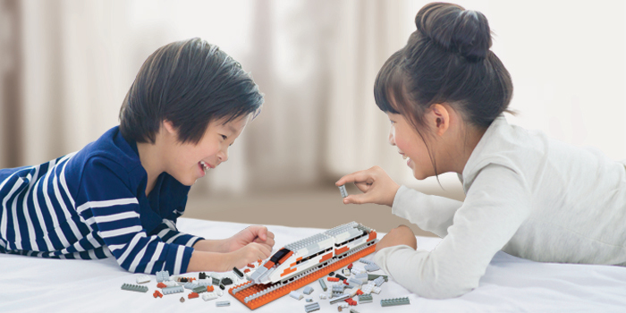 nanoblocks train